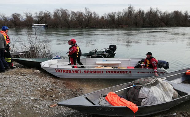 НАКОН 20 ДАНА ОД НЕСРЕЋЕ НА СКАДАРСКОМ ЈЕЗЕРУ: Рониоци извукли тело Дарка Вујошевића