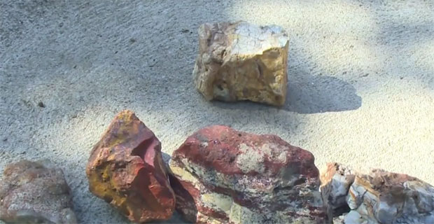 
ФЕНОМЕН У СРБИЈИ! Село изграђено од драгог камења, а стока пије минералну воду!
