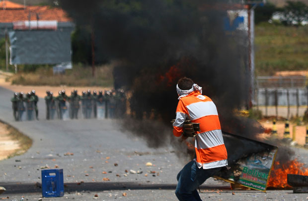 ВЕНЕЦУЕЛА НА ИВИЦИ РАТА: Нови сукоби на граници са Бразилом; Гутереш: Шокиран сам због смрти цивила