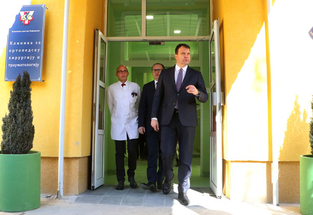 РЕНОВИРАНА КЛИНИКА ЗА ОРТОПЕДИЈУ У НОВОМ САДУ: Савремена опрема чека прве пацијенте (Фото)
