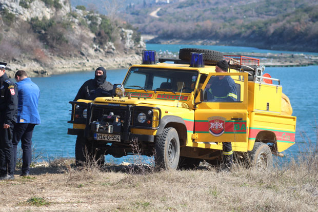 Ватрогасцима пуне руке посла, пожари су подметнути?