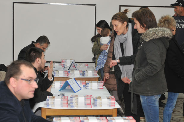 ПРВЕ ПОНОСНЕ КАРТИЦЕ: Нове олакшице краљевачким породицама са троје и више деце