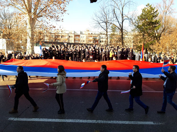 САРАЈЕВО ЋУТИ НА НАЈАВУ РЕФЕРЕНДУМА: Бакир (још) не дира назив РС