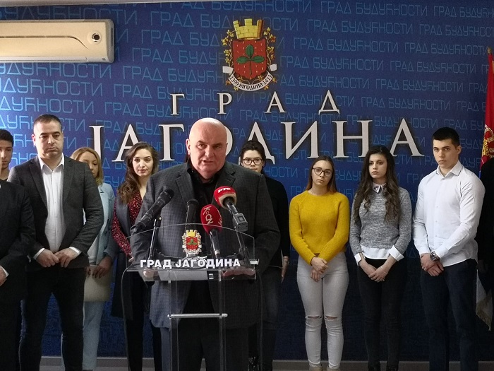 Палма води 850 људи у Беч