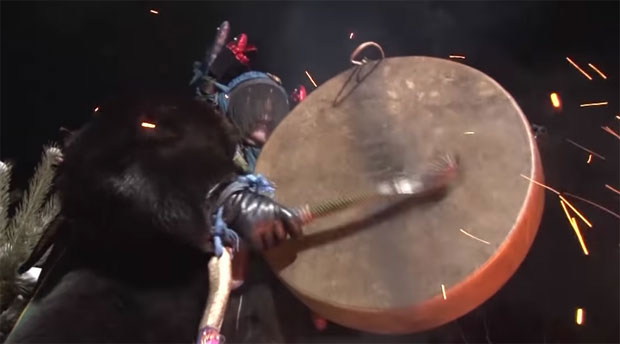 Критиковано спаљивање камила ради јачања Русије (ВИДЕО)