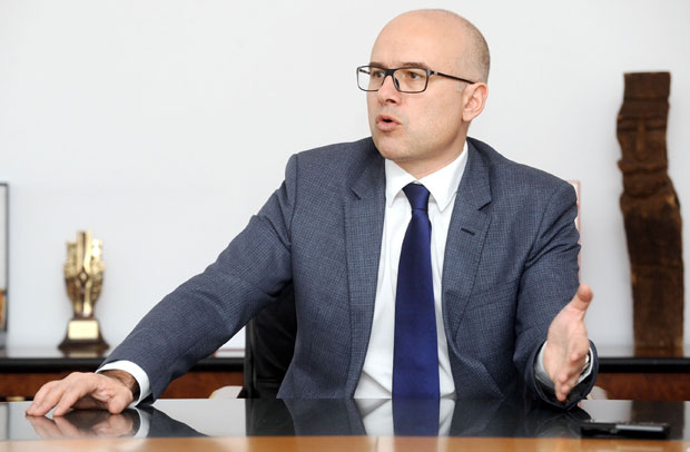 РАЧУН ВОЈВОДИНЕ БЛОКИРАН; Вучевић: Резултати већи проблем