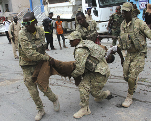 НАПАД У МОГАДИШУ: Бомбаш самоубица убио 29 људи