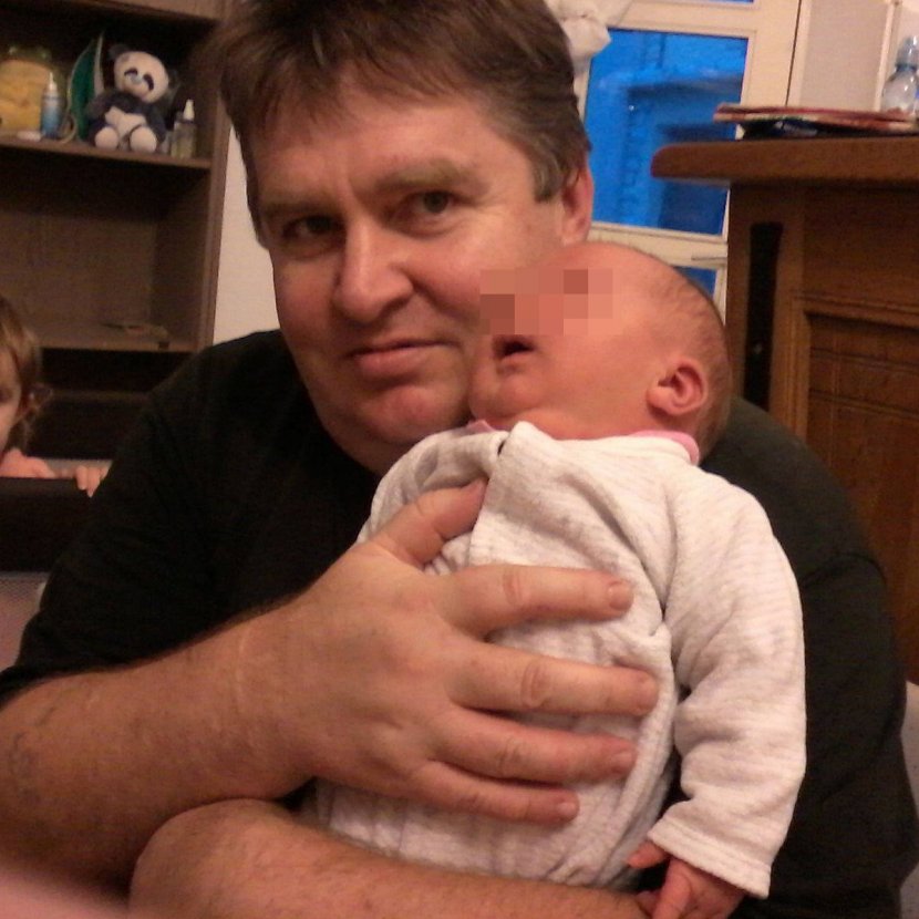 ЖЕНА КРВНИКА КОЈИ ЈЕ БАЦИО ДЕЦУ СА ТЕРАСЕ О ТРЕНУЦИМА КАДА ИХ ЈЕ ВИДЕЛА НА БЕТОНУ: Рекао ми је Убио сам децу, ја сам вриштала Ку*вин сине