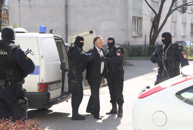 ПОСЛЕ УБИСТВА ВОЗАЧА АУТОБУСА: Бомбаш остаје на лечењу