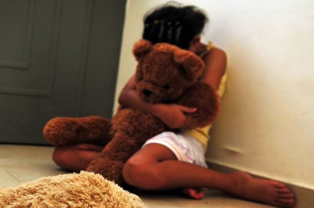 УЖАС!РОДИТЕЉИ ОБРАТИТЕ ПАЖЊУ: Дечак (12) силовао сестрицу (6) због најпознатије компијутерске игрице