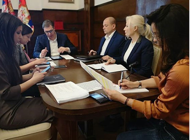 Вучићу пристигло више од 3.000 питања