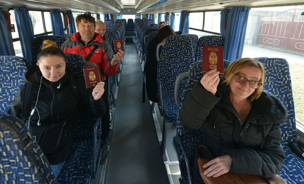 НЕСВАКИДАШЊЕ МУКЕ МЕШТАНА ДВА СРЕМСКА СЕЛА: Са пасошем у школу и код лекара!