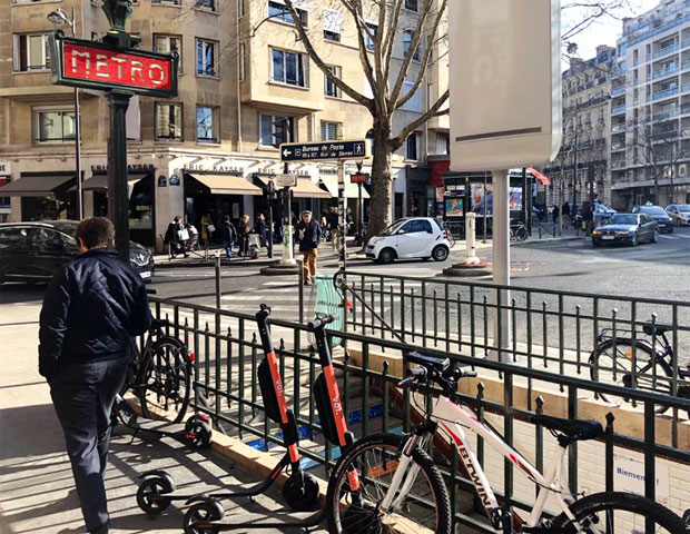 ЗАПИСИ ИЗ ПАРИЗА: Страх од летења