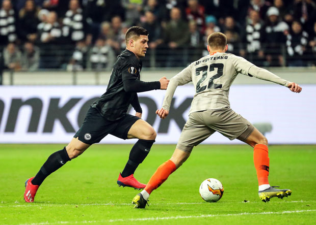 СРБИН НА МЕТИ БАРСЕЛОНЕ И РЕАЛА: Јовић свађа великане