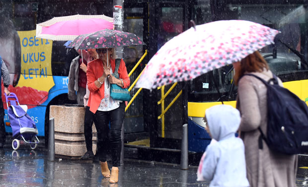 КАКВО НАС ВРЕМЕ ЧЕКА: У Србији у уторак свежије и облачно време, са кишом и снегом на планинама