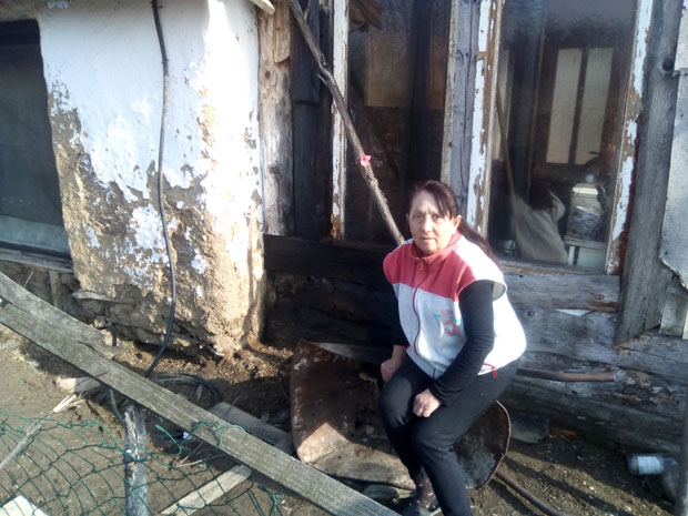 ТУЖНА СУДБИНА: Мучи се у кући којој прети урушавање