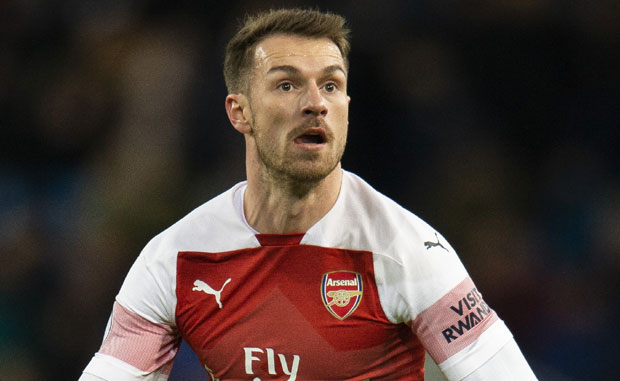 КАД ОН ДА ГОЛ, СЛАВНЕ ЛИЧНОСТИ У ПАНИЦИ: Ремзијево проклетство узело је нове жртве!