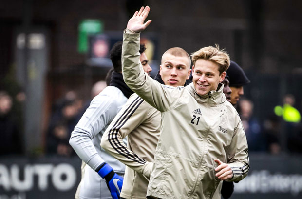 Де Јонг је, приликом потписивања уговора, имао посебан захтев челника Барселоне