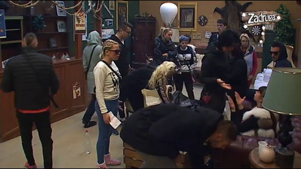 УМАЛО ДОШЛО ДО ФИЗИЧКОГ ОКРШАЈА: Мина се унела Миљани у лице, а онда најстрашније заратиле! (ВИДЕО)