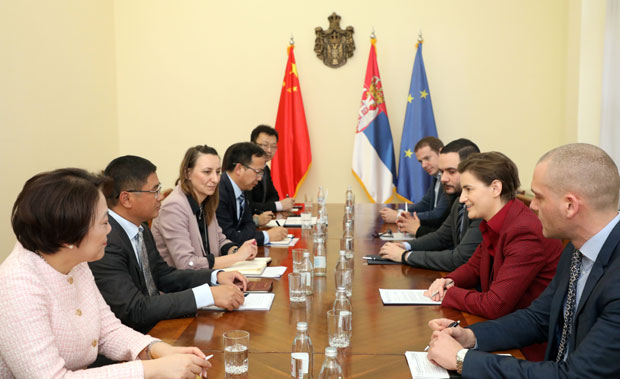 Брнабић са директором кинеске компаније ЦРБЦ о радовима на инфраструктурним пројектима у Србији