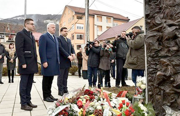 Марковић: Влада Црне Горе ће помоћи породицама жртава путника отетих у Штрпцима