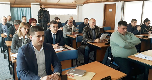 У Вукoсaвљу пaртиje сe oдрeклe пaрa у кoрист сирoмaшних