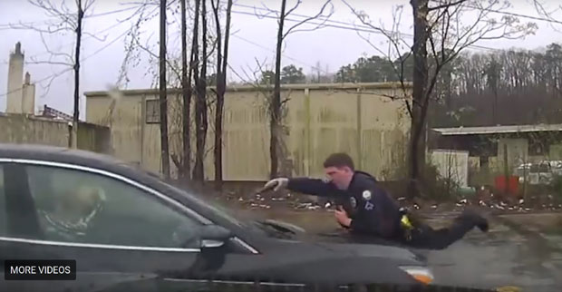 ПОГЛЕДАЈТЕ: Полицајац испалио 14 хитаца у аутомобил, возач мртав (ВИДЕО)