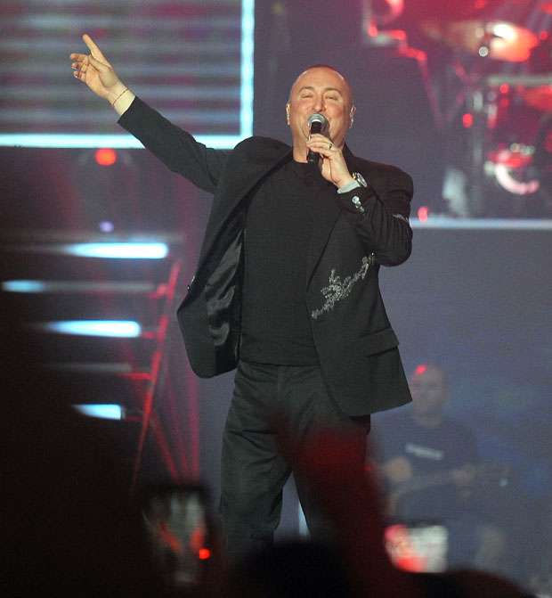 ЂАНИЈЕВА НЕЗАБОРАВНА ЖУРКА: Пред крцатом Ареном извео највеће хитове, део наступа посветио Шабану и Синану(ФОТО)