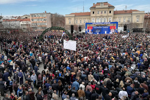 ВУЧИЋ НА НАЈВЕЋЕМ СКУПУ ДО САДА У ОВИРУ КАМПАЊЕ: Треба да будемо задовољни јер нисмо као Хрвати (ФОТО+ВИДЕО)