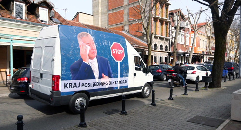 КРАЈ ПОСЛЕДЊЕГ ДИКТАТОРА: Порука кружи Подгорицом