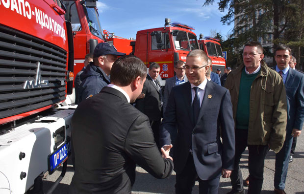 Стефановић: Држава води рачуна о полицајцима (ВИДЕО)
