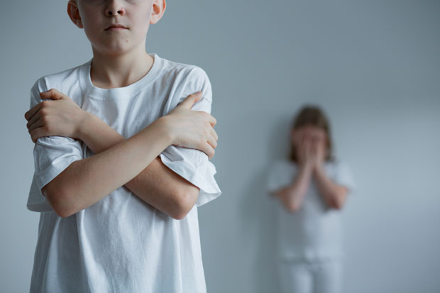 У голфу блудничио над дететом?