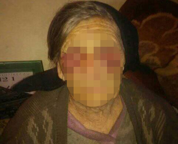 Тројица младића тукла старицу