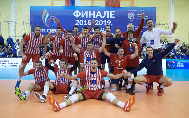 ЦРВЕНО-БЕЛИМА 14. ТРОФЕЈ: Одбојкаши Звезде у финалу Купа у савладали Раднички