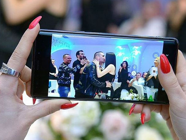 Дарко Лазић поделио фотографију са веридбе са Марином (ФОТО)