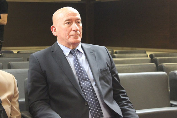 НЕ ПЛАНИРА ДА ПОДНЕСЕ ОСТАВКУ: Катнић протестантима поручио да саде лук