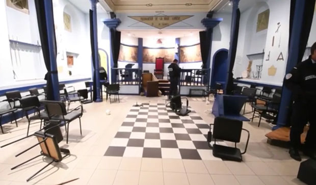 ХАОС У ПАРИЗУ: Жути прслуци упали у масонску ложу (ФОТО/ВИДЕО)