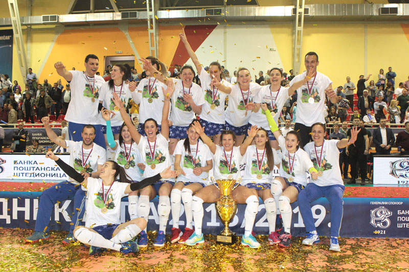 ПЕХАР ЗАВОЛЕО ЛАЈКОВЧАНЕ: Одбојкашице Железничара уз помоћ навијача дошле до новог трофеја у Купу