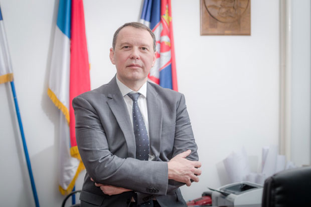 РИЈАЛИТИ У ПОЛИТИЦИ: Заратили председник општине Кула и Критична маса