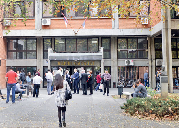 ТУЖИЛИ ФАКУЛТЕТ ЗБОГ ДИСКРИМИНАЦИЈЕ: Мађаре вређа тест из српског језика