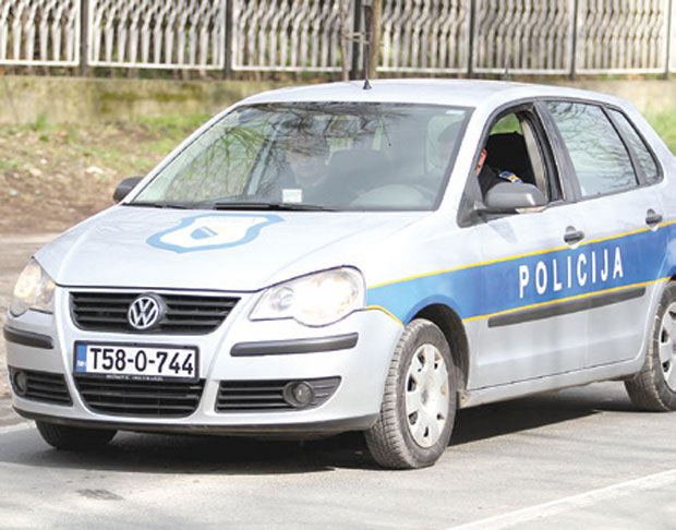 УХАПШЕН ЗБОГ ЗЛОСТАВЉАЊА: Натерао Бошњака да одлепи грб Бих