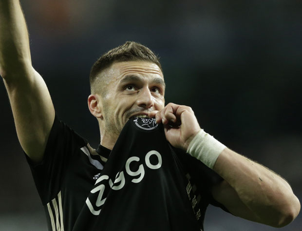 ТАДИЋ НАДМАШИО ТАДИЋА: Везиста Ајакса најефикаснији Србин у страним првенствима