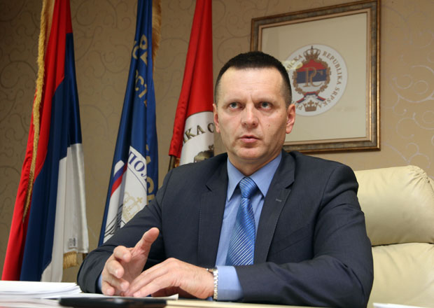 Драган Лукач похвалио полицајце који су спасили два детета из пожара