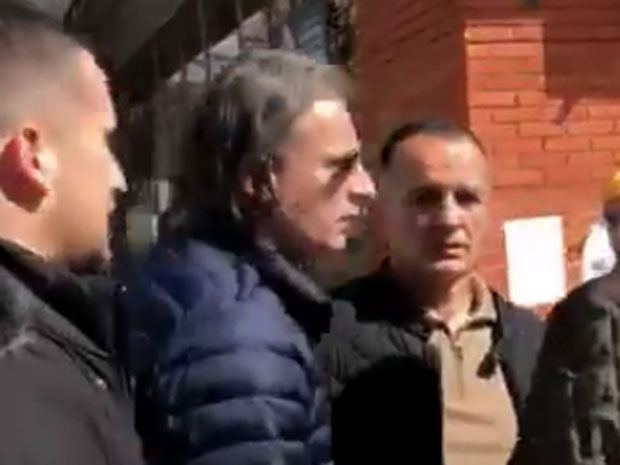 ИНЦИДЕНТ НА ЦЕТИЊУ: Вређали и претили активистима Демократа (ВИДЕО)