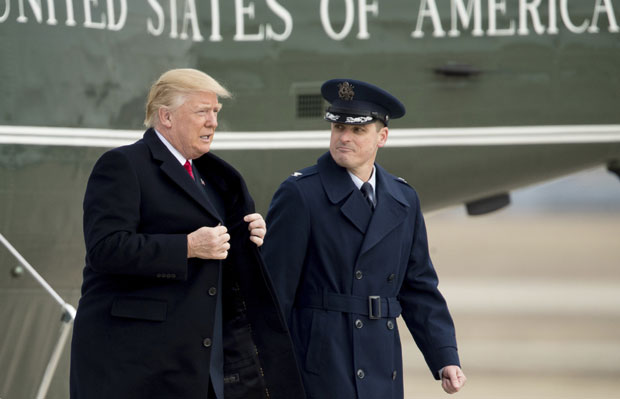 Трамп неће Ајнштајна за пилота!