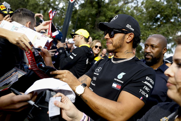 ПЛАТЕ ВОЗАЧА У ФОРМУЛИ 1: Хамилтон најплаћенији, прати га Фетел