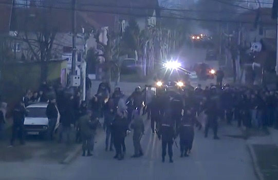 СУКОБ ДВЕ ФРАКЦИЈЕ НАВИЈАЧА ПАРТИЗАНА У КРУШЕВЦУ: Полиција спречила тучу (ВИДЕО)