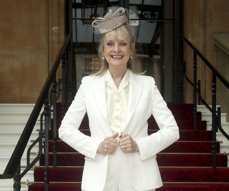 Твиги титула даме