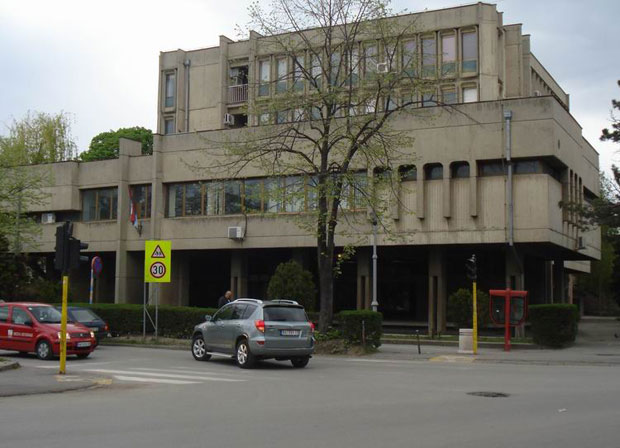 ОСУЂЕН ЗБОГ ОДАВАЊА ТАЈНЕ: Кућни затвор за бившег начелника полиције