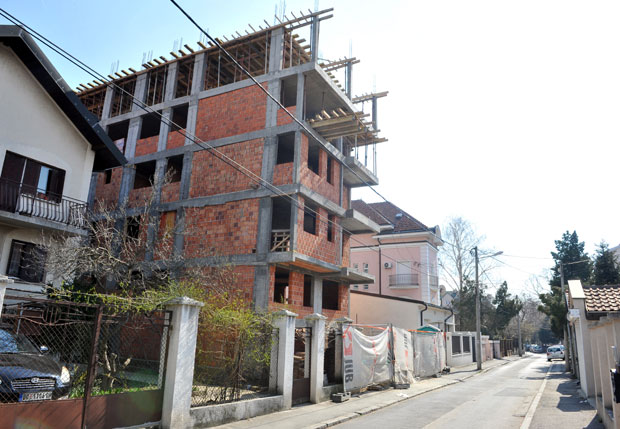 ДИВЉА ГРАДЊА НА ЗВЕЗДАРИ: Ко је моћник из Супилове?